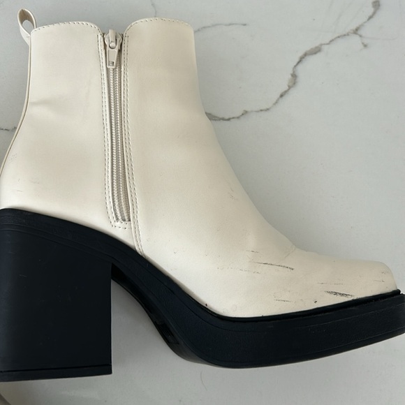 Mia Women's Dru Faux Leather White Booties With Heel Square Toe size 8.5 - Picture 6 of 12